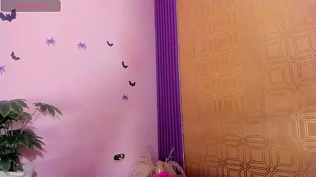 Snapshot of valen_gill chatting on 11-06-25, 01:12 valen gill online show from 11-06-25, 01:12