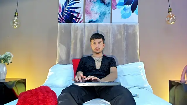 Snapshot of NicolasRey1 chatting on 11-13-25, 04:22 NicolasRey1 online show from 11-13-25, 04:22