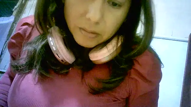 Snapshot of Zulreyna chatting on 06-20-26, 05:10 Zulreyna online show from 06-20-26, 05:10