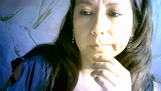 Snapshot of Zulreyna chatting on 06-24-26, 04:11 Zulreyna online show from 06-24-26, 04:11