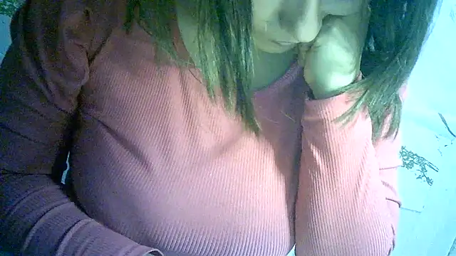 Snapshot of Zulreyna chatting on 06-27-26, 05:56 Zulreyna online show from 06-27-26, 05:56
