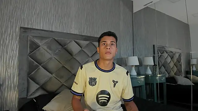 Snapshot of Dominic_Burk chatting on 11-06-25, 07:15 Dominic Burk online show from 11-06-25, 07:15