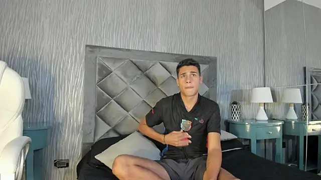 Snapshot of Dominic_Burk chatting on 11-07-25, 07:36 Dominic Burk online show from 11-07-25, 07:36