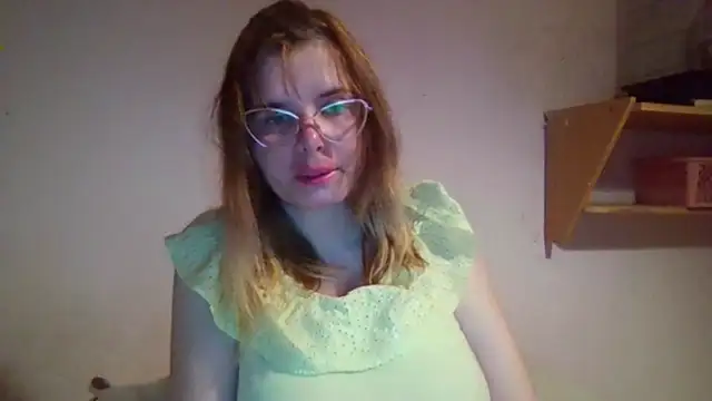 Snapshot of HornyElena chatting on 11-13-25, 07:13 HornyElena online show from 11-13-25, 07:13