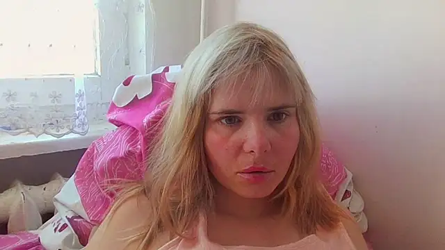 Snapshot of HornyElena chatting on 04-21-26, 10:32 HornyElena online show from 04-21-26, 10:32