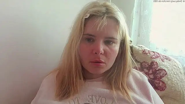 Snapshot of HornyElena chatting on 05-11-26, 03:07 HornyElena online show from 05-11-26, 03:07