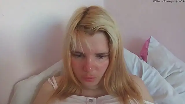 Snapshot of HornyElena chatting on 06-02-26, 02:52 HornyElena online show from 06-02-26, 02:52