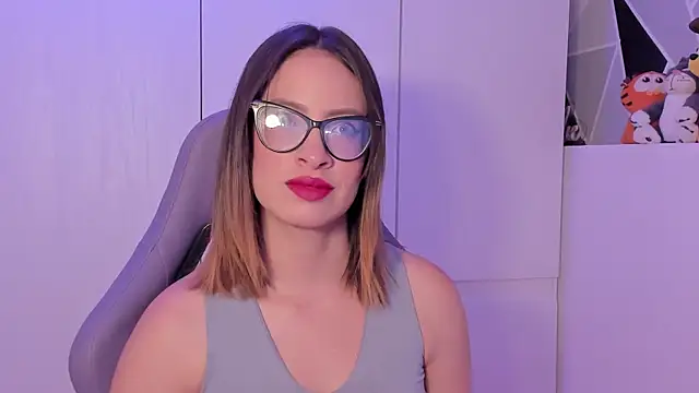 Snapshot of maddie_walton chatting on 11-17-25, 04:18 maddie walton online show from 11-17-25, 04:18