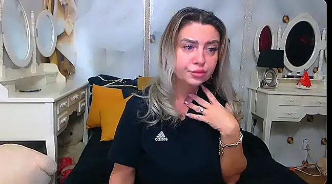 xplayfullblondexx online show from 01-13-25, 06:06