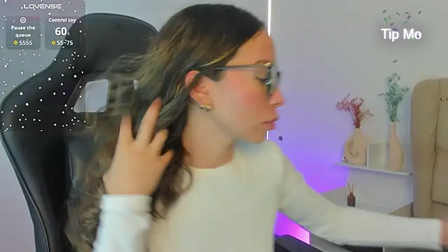 LuluuBerry online show from 11-24-25, 03:34