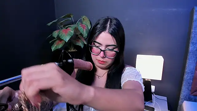 Amy whittee online show from 04-18-26, 03:43