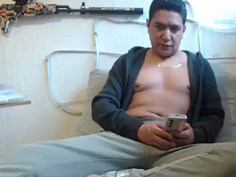 Snapshot of yayo_33 chatting on 12-15-25, 08:13 yayo 33 online show from 12-15-25, 08:13