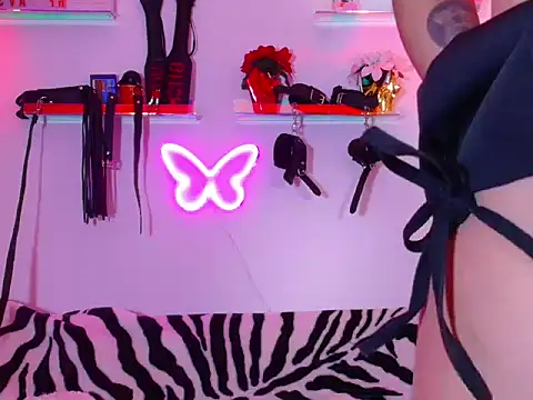 Snapshot of ItsMimi_ chatting on 11-08-25, 09:35 ItsMimi online show from 11-08-25, 09:35