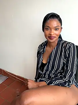 NiaLong21  online show from 11-08-25, 03:56