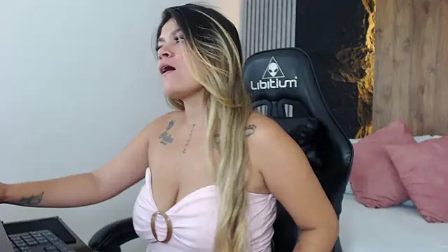 yesenia villan online show from 02-04-26, 12:33