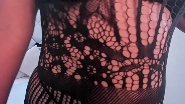 Snapshot of merielenbloom chatting on 11-07-25, 12:38 merielenbloom online show from 11-07-25, 12:38