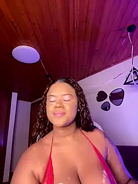 Snapshot of Antonella_boobss chatting on 11-06-25, 03:29 Antonella boobss online show from 11-06-25, 03:29