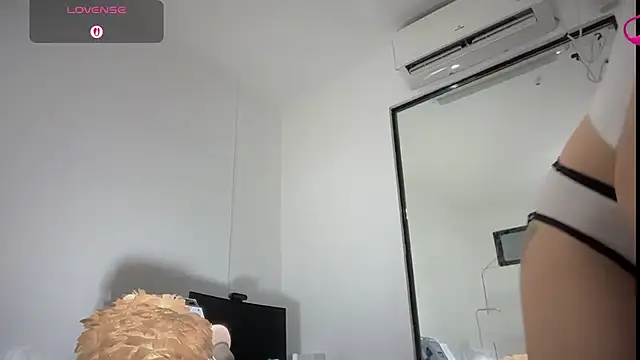 Snapshot of bajejek01 chatting on 06-24-26, 01:04 bajejek01 online show from 06-24-26, 01:04