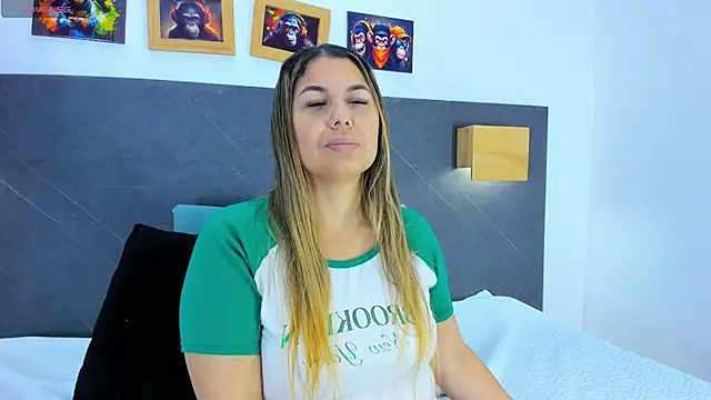 Snapshot of Andhrea_Vale chatting on 02-04-26, 11:49 Andhrea Vale online show from 02-04-26, 11:49