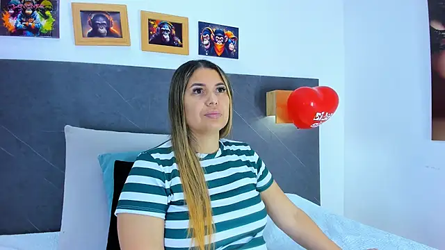 Snapshot of Andhrea_Vale chatting on 02-14-26, 12:02 Andhrea Vale online show from 02-14-26, 12:02