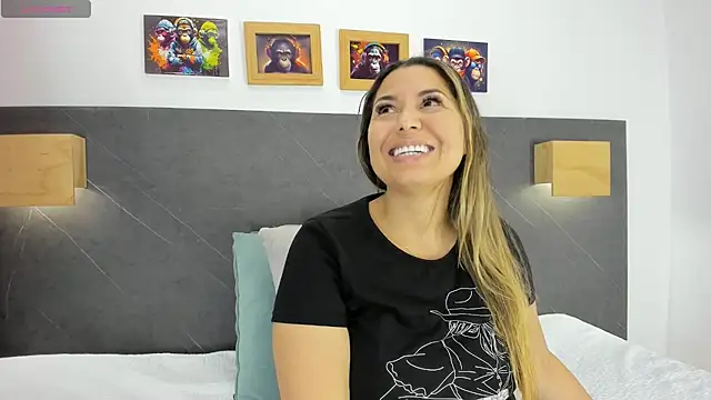 Snapshot of Andhrea_Vale chatting on 02-24-26, 12:36 Andhrea Vale online show from 02-24-26, 12:36