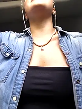 Snapshot of ALEJA__22 chatting on 07-23-26, 12:47 ALEJA 22 online show from 07-23-26, 12:47
