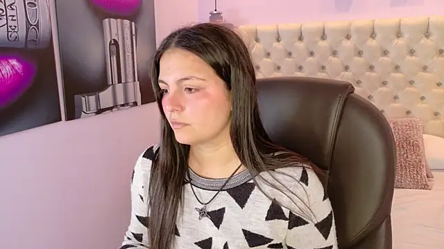 GabyQueens online show from 11-18-25, 03:05