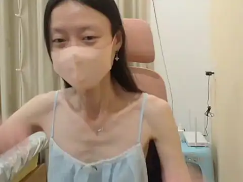 Lil-Cherries online show from 04-06-26, 04:52