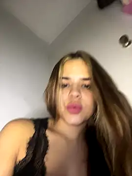 Snapshot of Sara__Secret chatting on 11-09-25, 04:00 Sara Secret online show from 11-09-25, 04:00