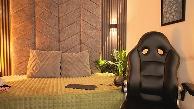 AuroraLanee  online show from 11-12-25, 07:13