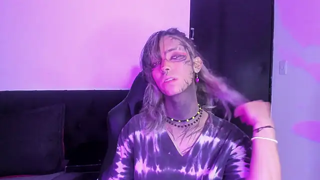 luxiel  online show from 11-15-25, 10:48