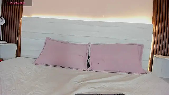 Snapshot of esmeralda_4_ chatting on 11-07-25, 08:42 esmeralda 4 online show from 11-07-25, 08:42