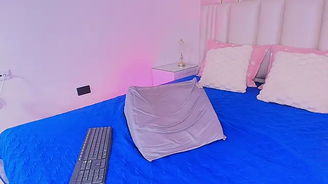 alanarose18 online show from 04-11-26, 07:18