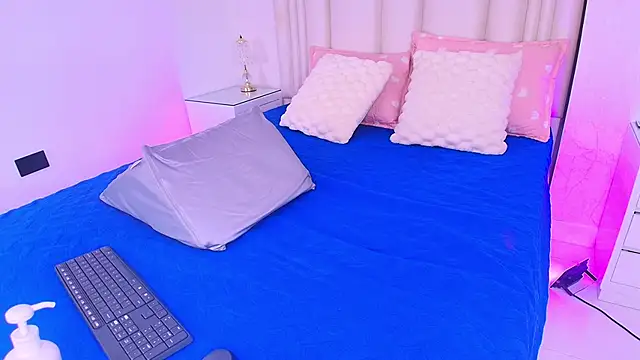 alanarose18 online show from 04-17-26, 07:17