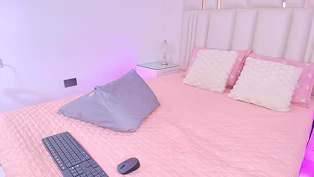 Snapshot of alanarose18 chatting on 04-25-26, 07:22 alanarose18 online show from 04-25-26, 07:22