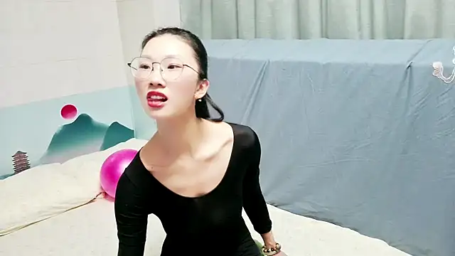 QIQIZHAO-2025 online show from 12-01-25, 12:43