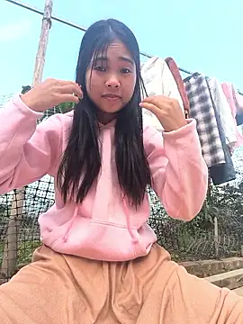 Snapshot of Lynly_k2 chatting on 01-18-26, 03:43 Lynly k2 online show from 01-18-26, 03:43