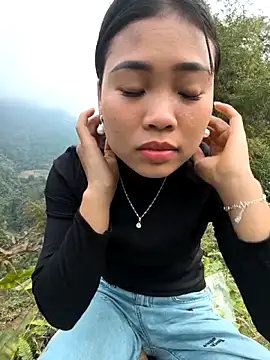 Snapshot of Lynly_k2 chatting on 02-13-26, 05:36 Lynly k2 online show from 02-13-26, 05:36