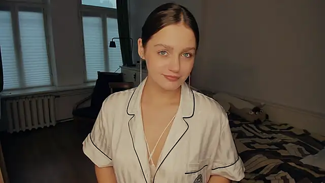 Snapshot of RosseLavish chatting on 11-30-25, 10:19 RosseLavish online show from 11-30-25, 10:19