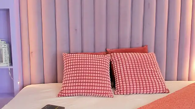 NicoletCherry   online show from 01-10-26, 07:48