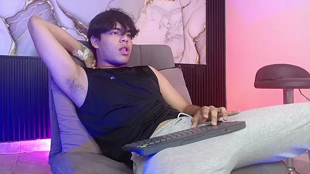 Snapshot of andreh_hot chatting on 11-09-25, 06:28 andreh hot online show from 11-09-25, 06:28