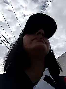 Snapshot of Luna_juicy chatting on 12-05-25, 01:42 Luna juicy online show from 12-05-25, 01:42