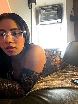 Snapshot of emi_2 chatting on 11-12-25, 09:14 emi 2 online show from 11-12-25, 09:14