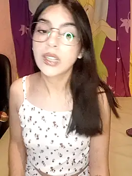 Snapshot of Camicam_04 chatting on 11-10-25, 02:10 Camicam 04 online show from 11-10-25, 02:10