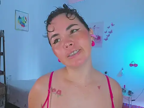 Snapshot of liana_sexy4u chatting on 11-10-25, 01:54 liana sexy4u online show from 11-10-25, 01:54