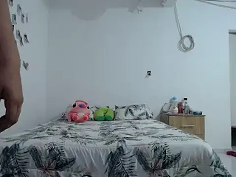 bellasarah2001 online show from 11-19-25, 10:10