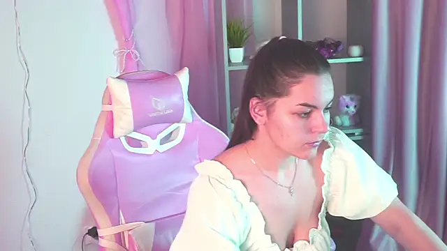 FrancescaCavaliere online show from 12-17-25, 08:20