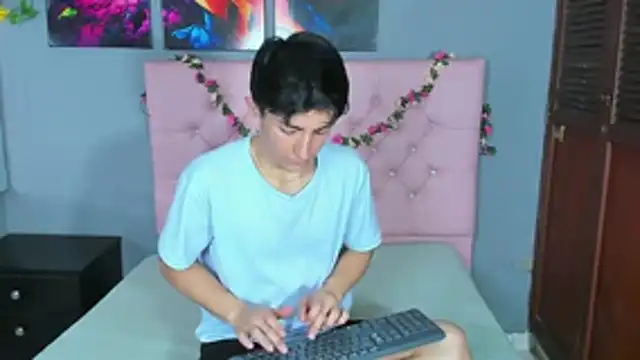 ElanGiraldo online show from 12-17-25, 10:27