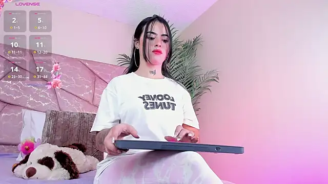  Naomi Fox  online show from 01-16-26, 01:48