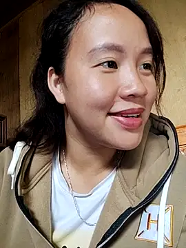 Snapshot of yelow-bee chatting on 11-10-25, 03:49 yelow-bee online show from 11-10-25, 03:49